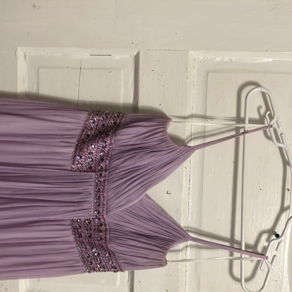 Like new ! 100% silk chiffon , lilac color dress with beaded embellishments. - Picture 4 of 15